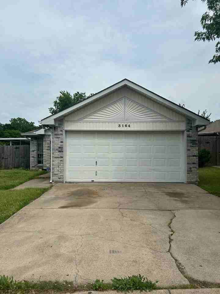 3164 Cross Creek Cir - Photo 2 of 15