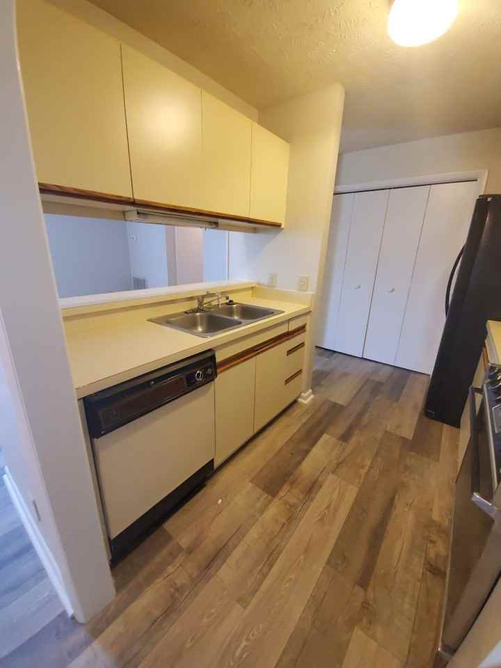 672 Bartons Landing Pl - Photo 5 of 16