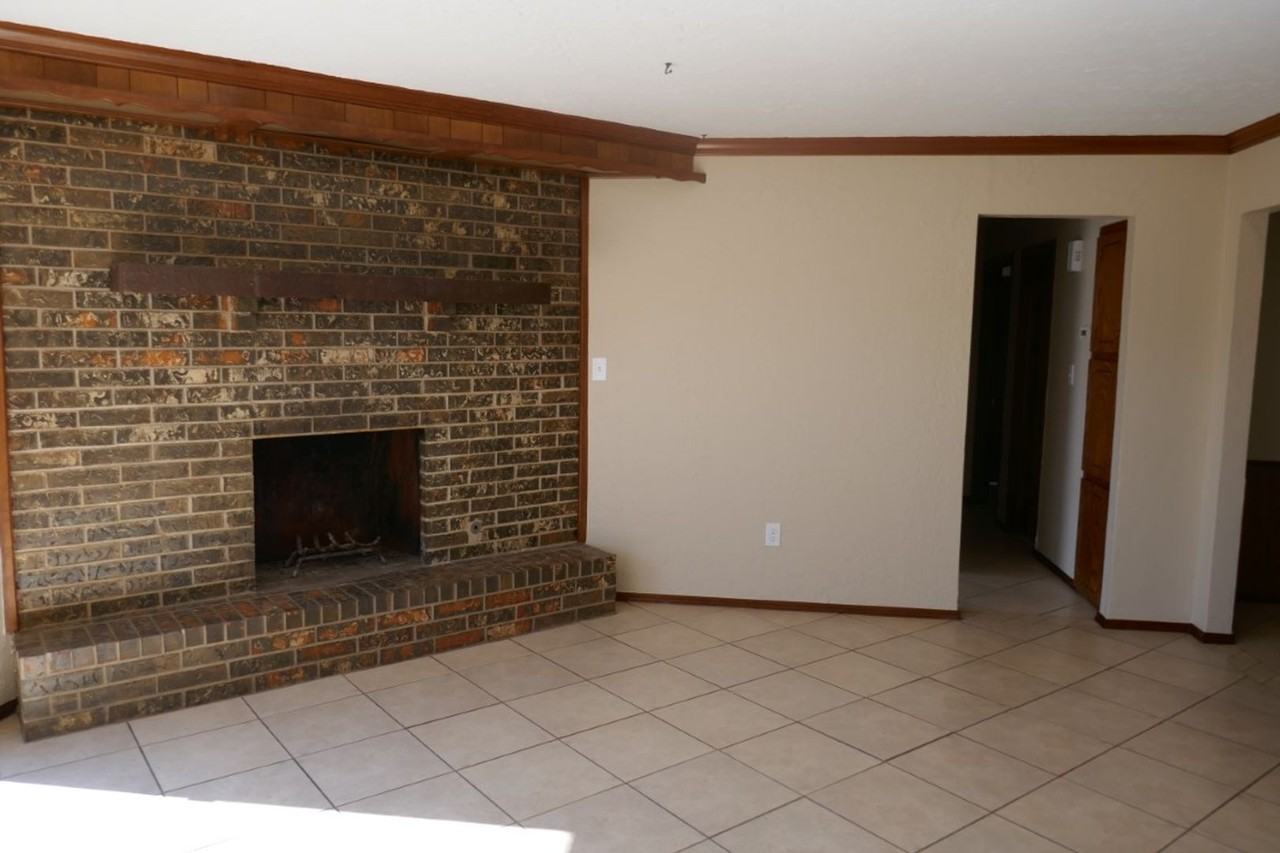 607 Se 41st St - Photo 2 of 7