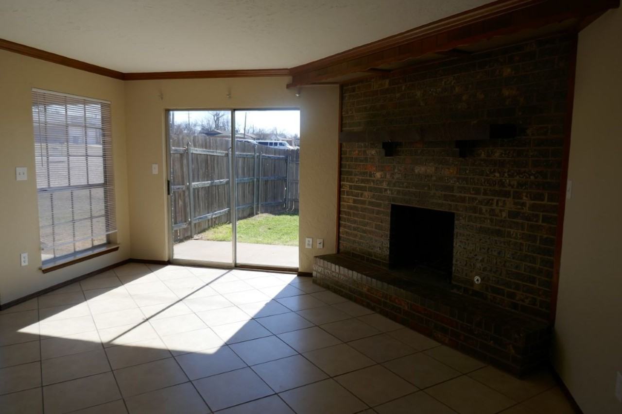 607 Se 41st St - Photo 3 of 7