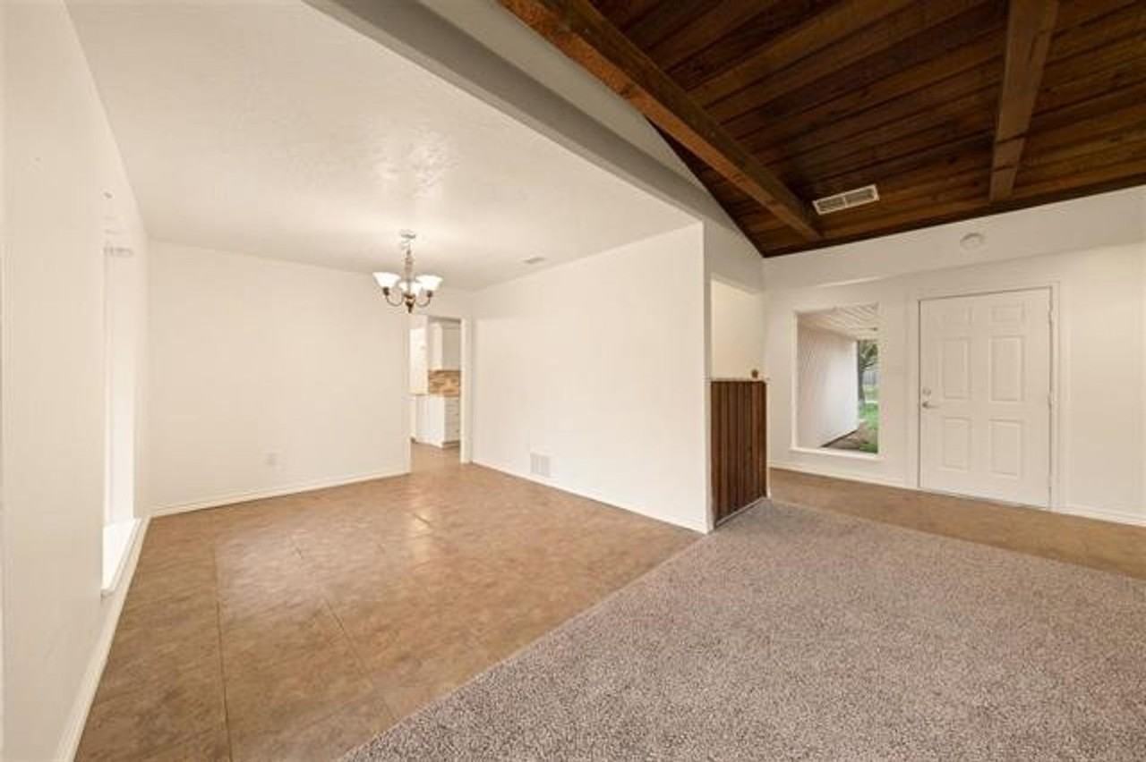 3010 Ne Lancaster Ln - Photo 7 of 21