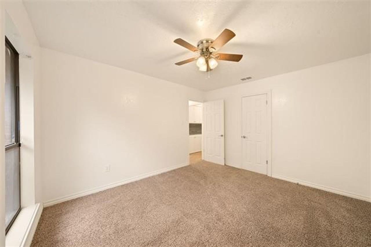 3010 Ne Lancaster Ln - Photo 4 of 21