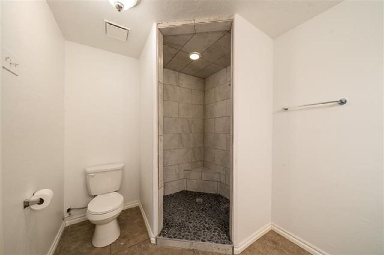 3010 Ne Lancaster Ln - Photo 5 of 21