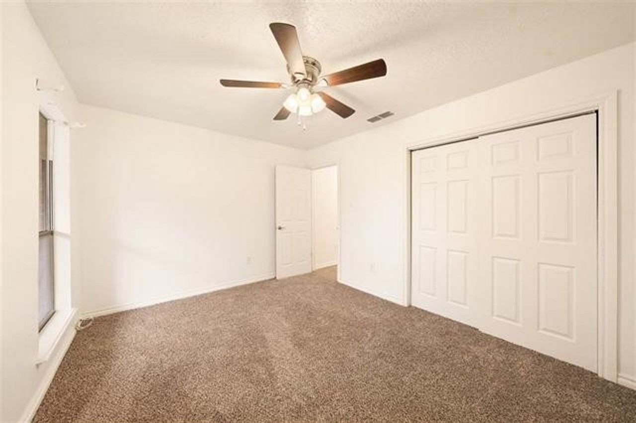 3010 Ne Lancaster Ln - Photo 3 of 21