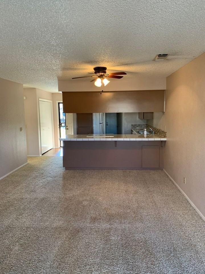 112 N Lemoore Ave #D - Photo 2 of 10
