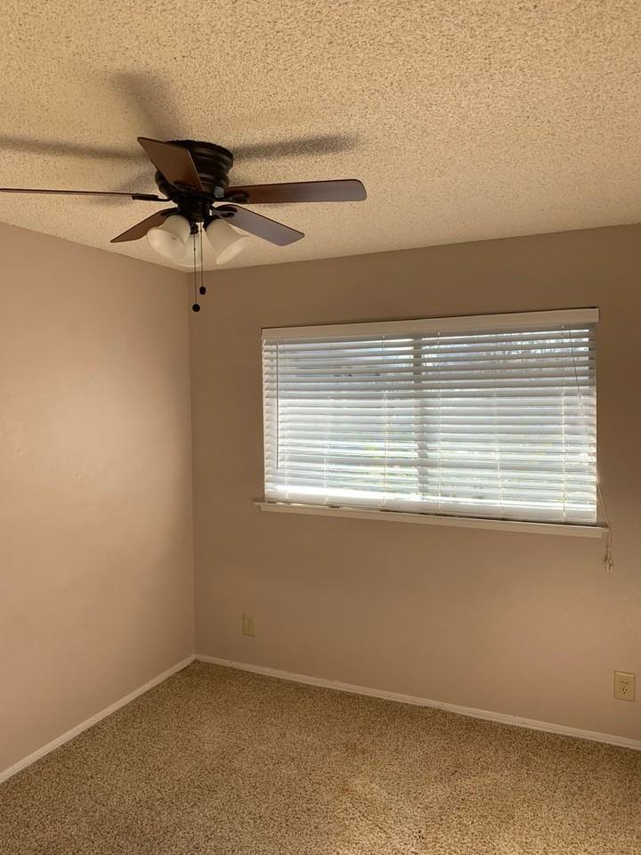 112 N Lemoore Ave #D - Photo 5 of 10