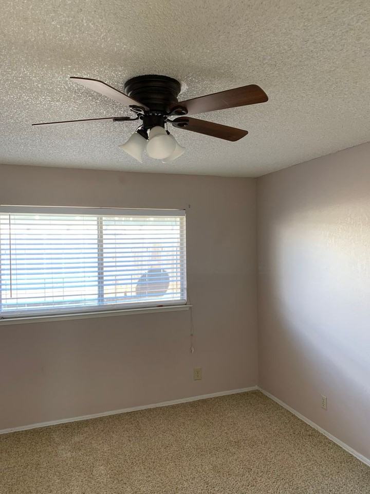 112 N Lemoore Ave #D - Photo 6 of 10