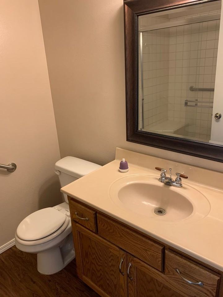 112 N Lemoore Ave #D - Photo 7 of 10