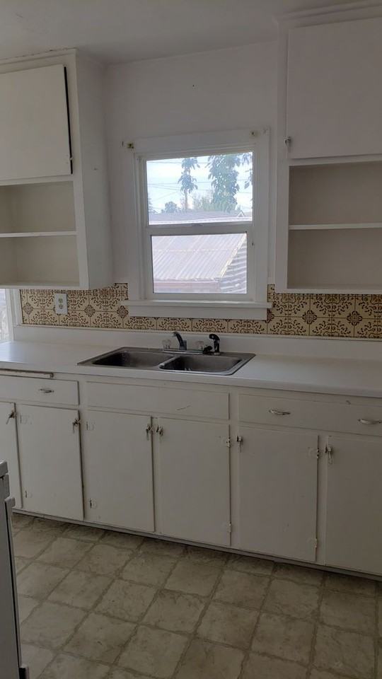 823 8th St - Photo 3 of 8