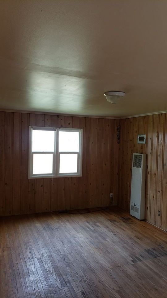 823 8th St - Photo 7 of 8