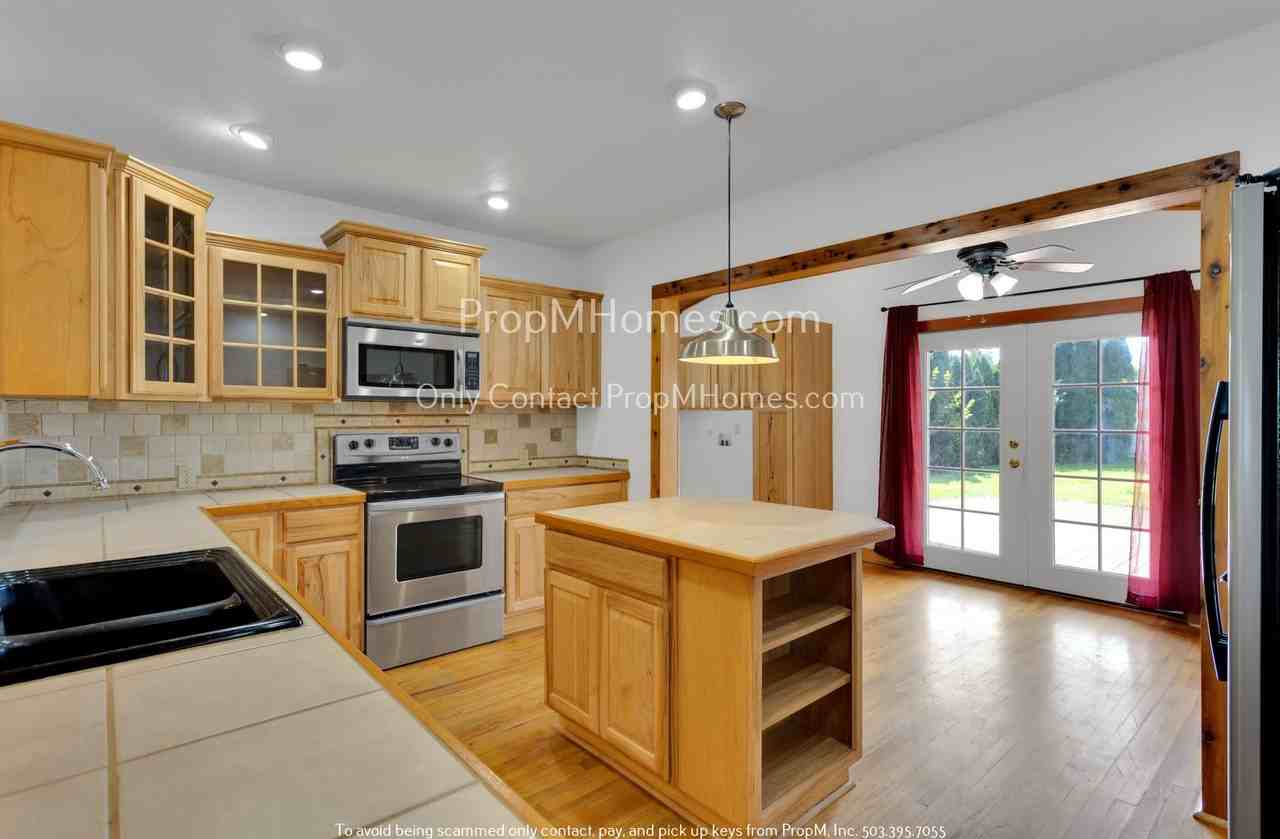 233 S Grant St - Photo 2 of 33