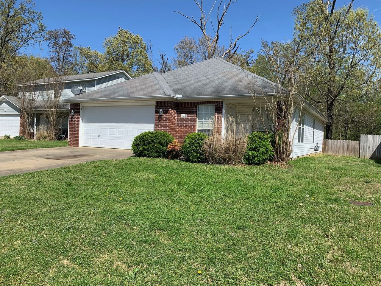 1612 Cresent St - Photo 3 of 24