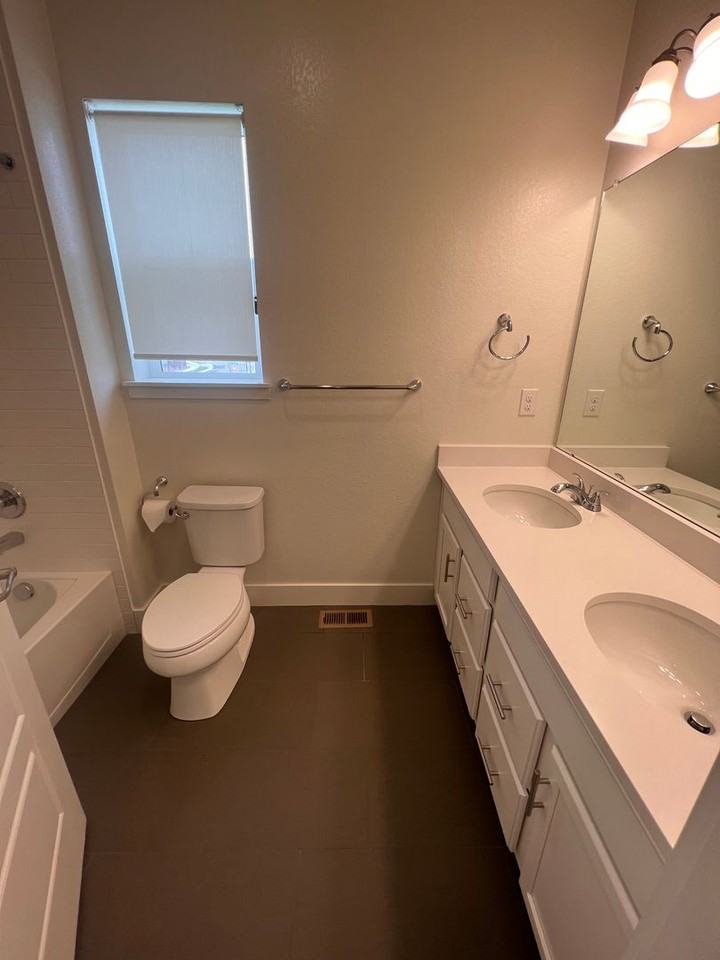 628 Discovery Pkwy - Photo 4 of 28