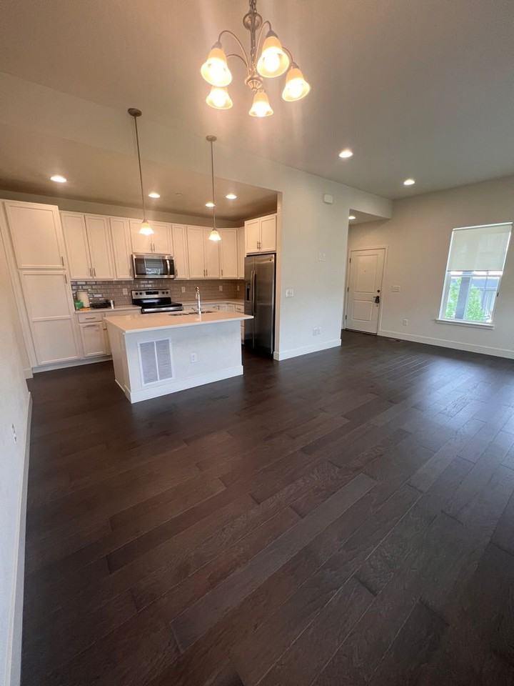 628 Discovery Pkwy - Photo 5 of 28