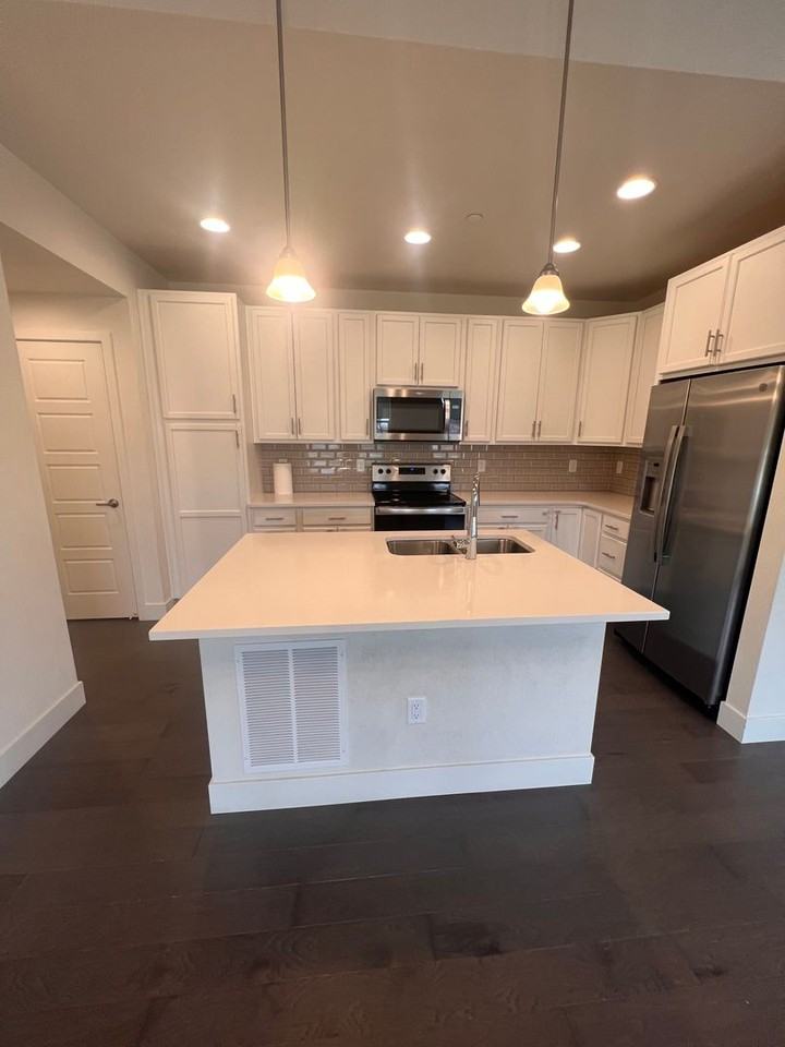628 Discovery Pkwy - Photo 6 of 28