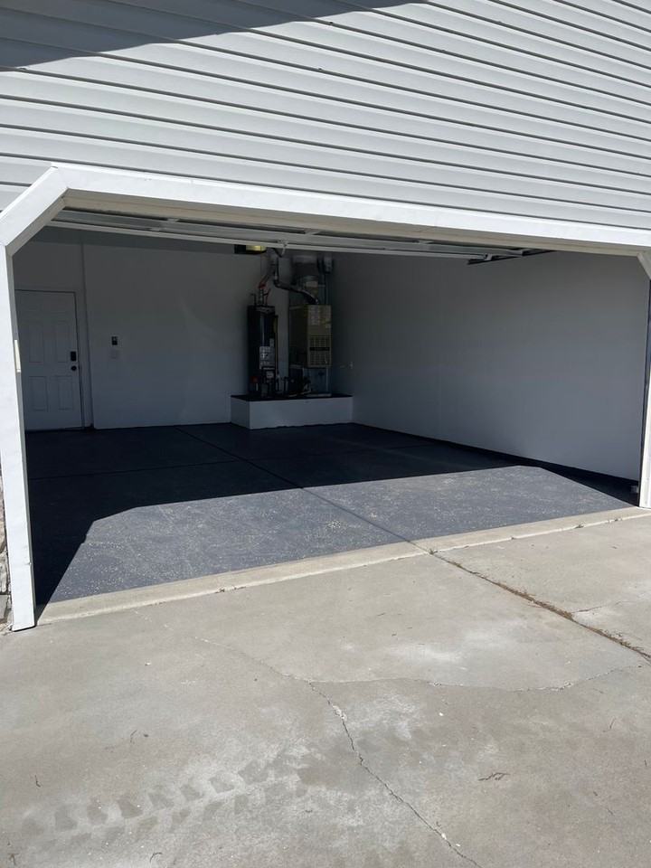 Spring Creek duplex - Photo 2 of 14