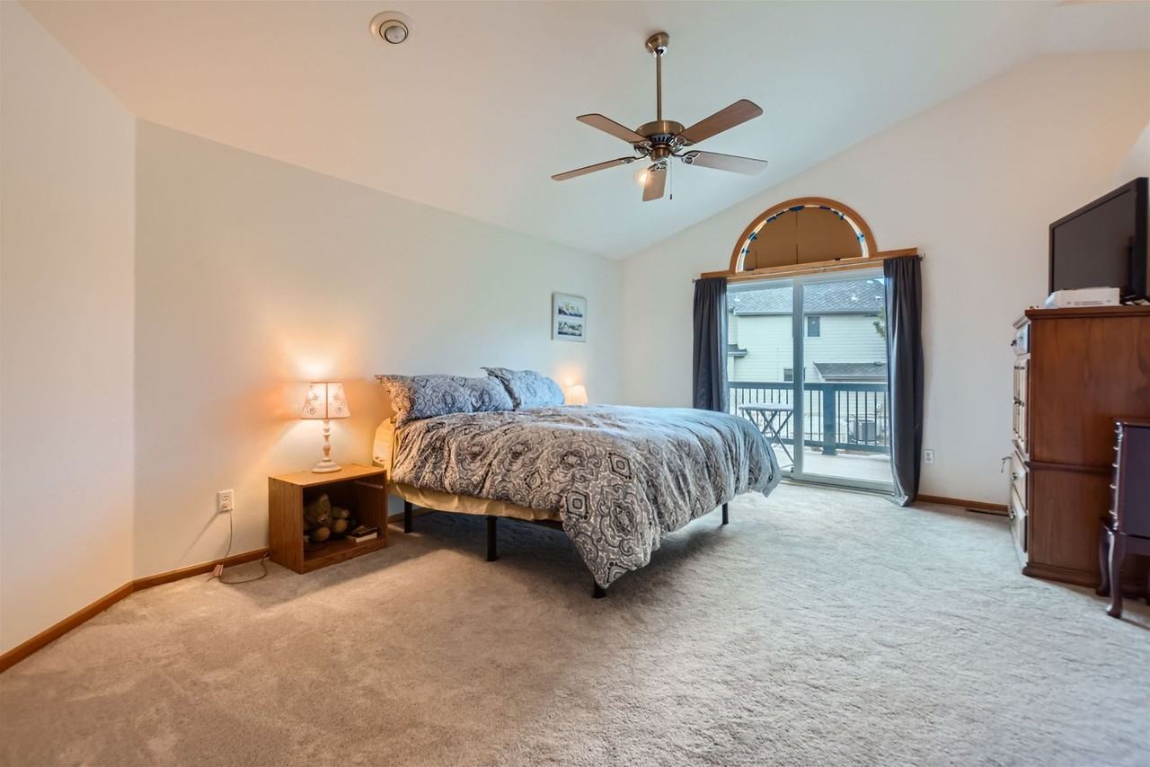 817 Mount Evans Ct - Photo 3 of 28