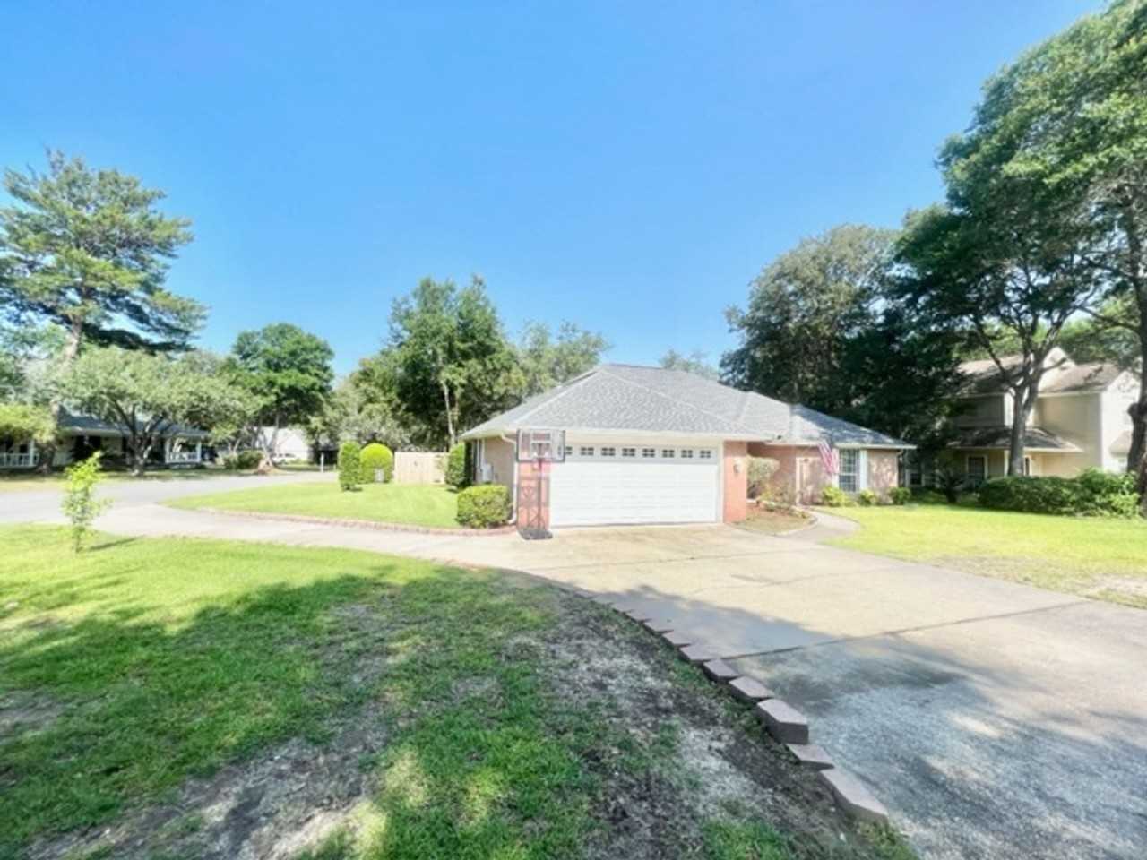 1660 Northridge Rd - Photo 2 of 32