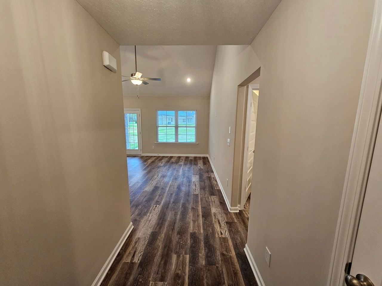 160 Blanford Cir - Photo 4 of 24