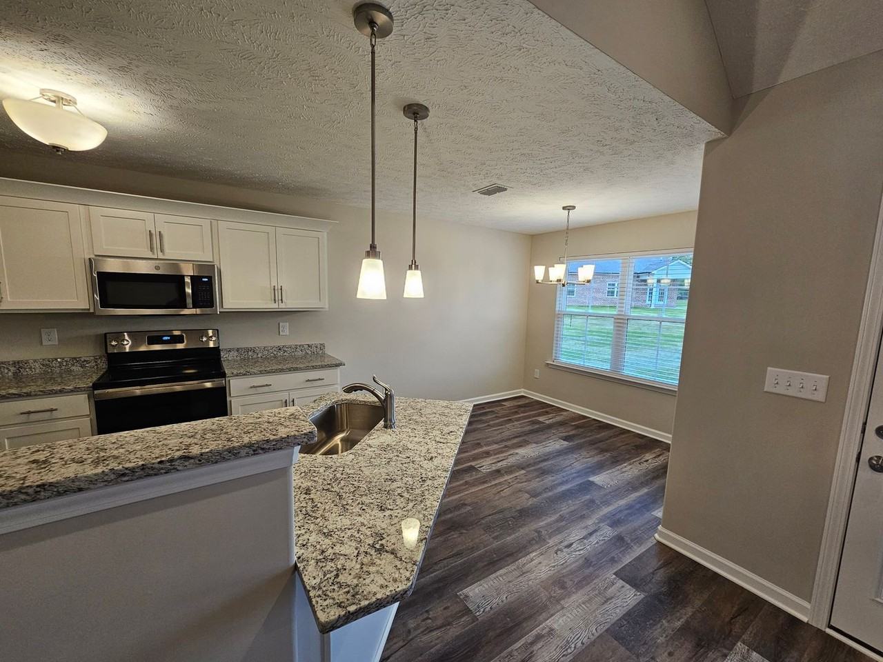 160 Blanford Cir - Photo 6 of 24