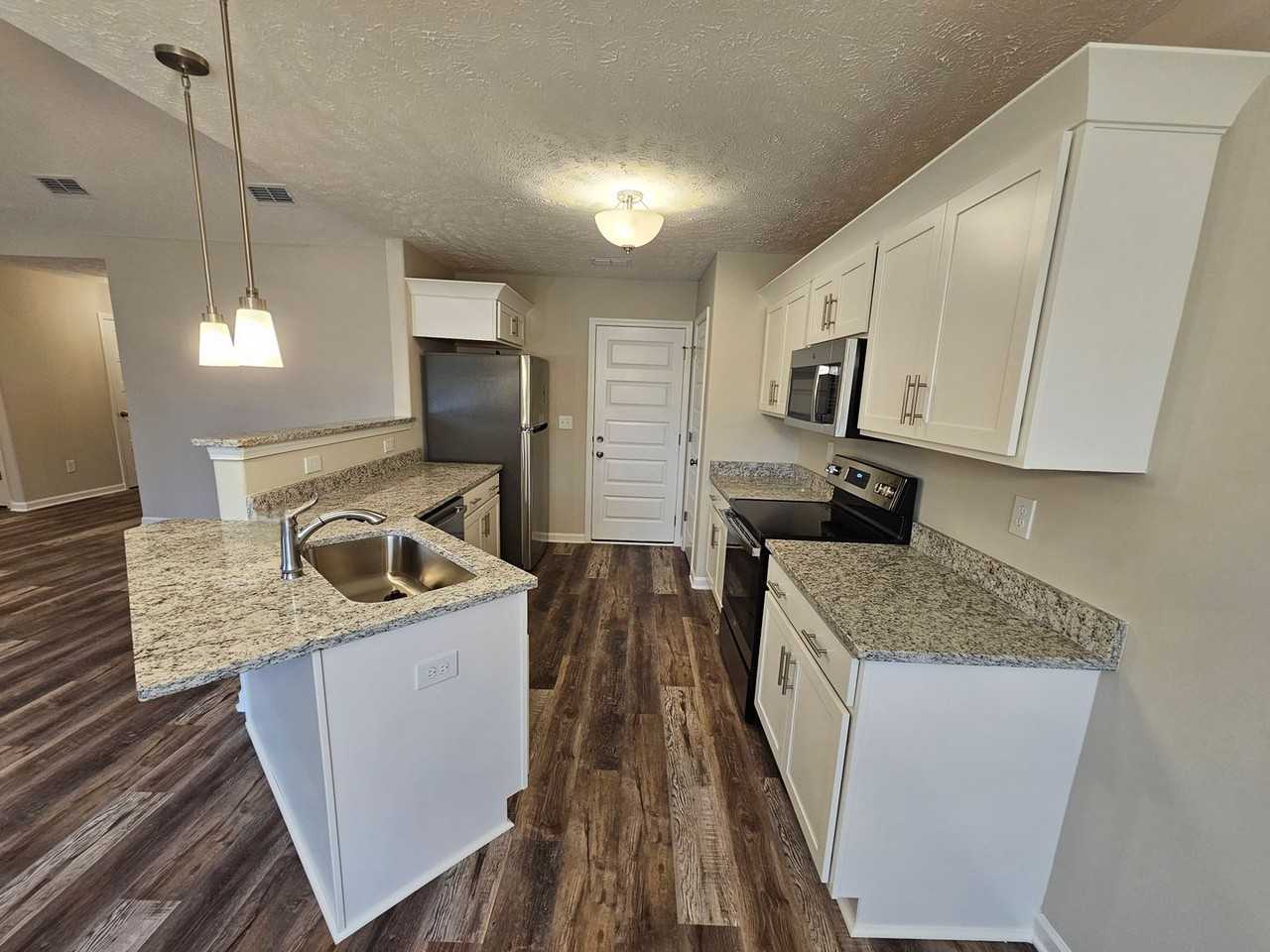 160 Blanford Cir - Photo 7 of 24