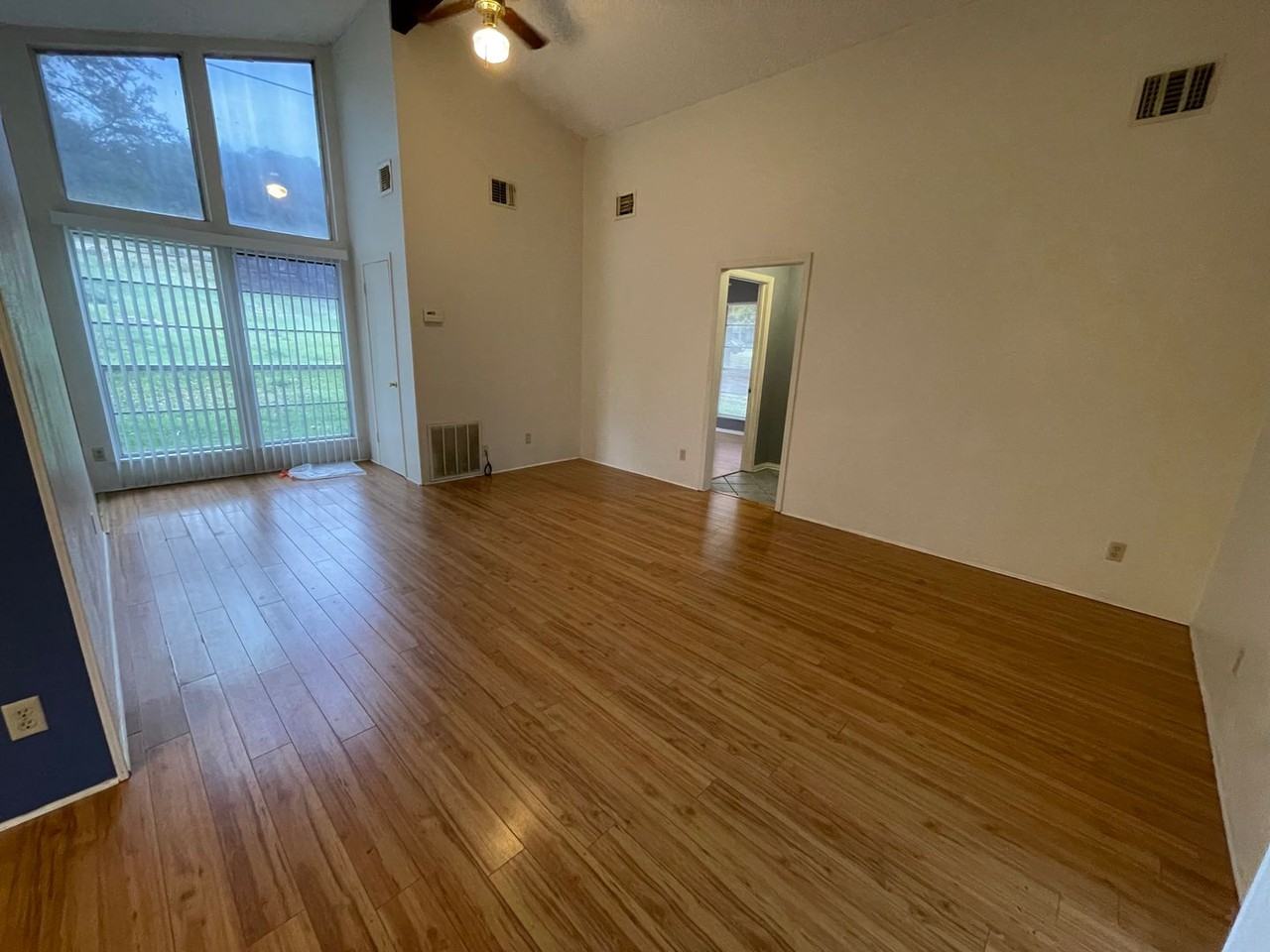 1415 Glenn Dr - Photo 2 of 28