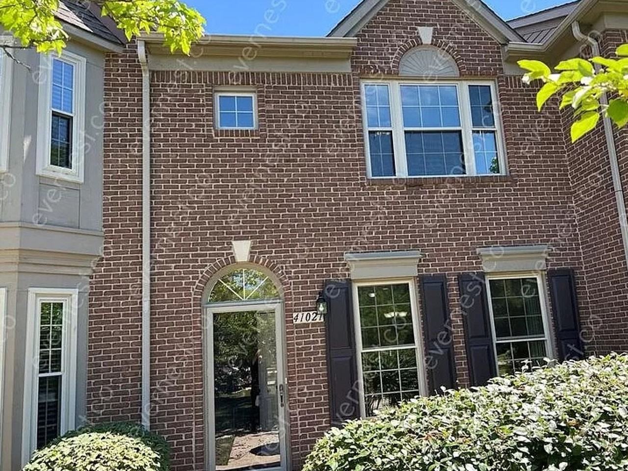 41021 N Maplewood Dr - Photo 2 of 8