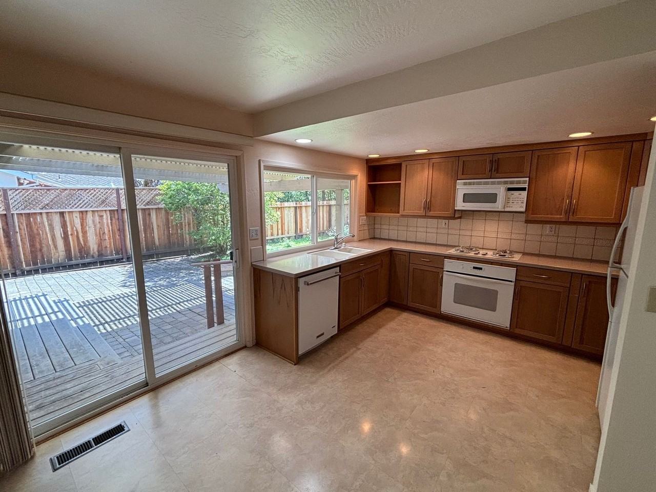 1886 Neotomas Ave - Photo 4 of 16