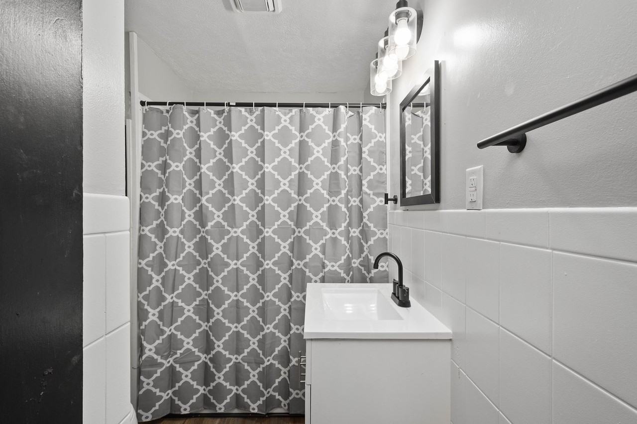 212 Torrence St - Photo 2 of 31