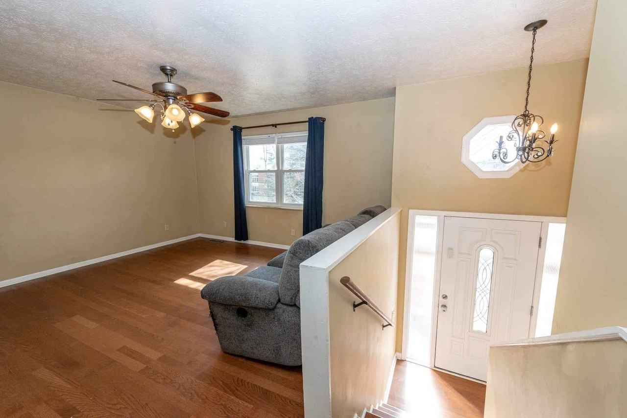 2620 Lesa Ln - Photo 2 of 14