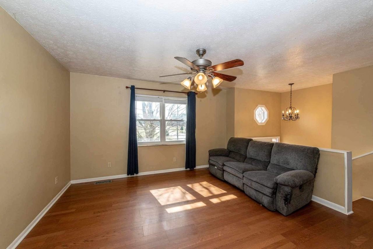 2620 Lesa Ln - Photo 3 of 14