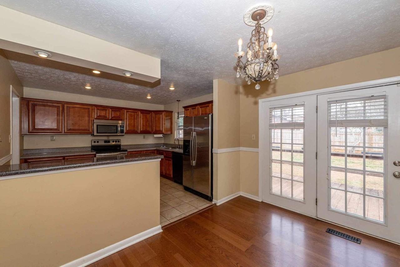 2620 Lesa Ln - Photo 4 of 14