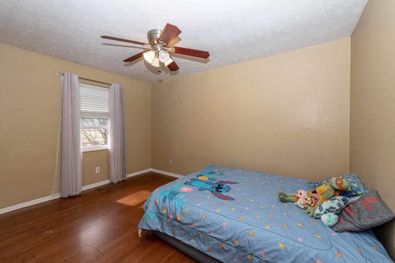 2620 Lesa Ln - Photo 6 of 14