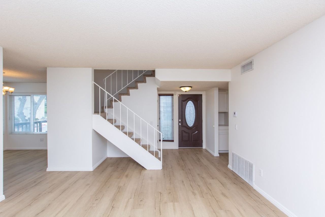 2511 Stoneview Ln - Photo 3 of 36