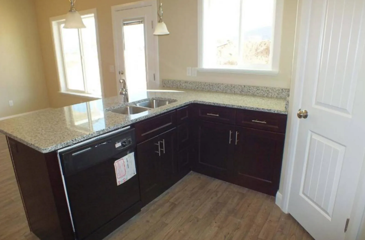 3047 N 275 E - Photo 4 of 11