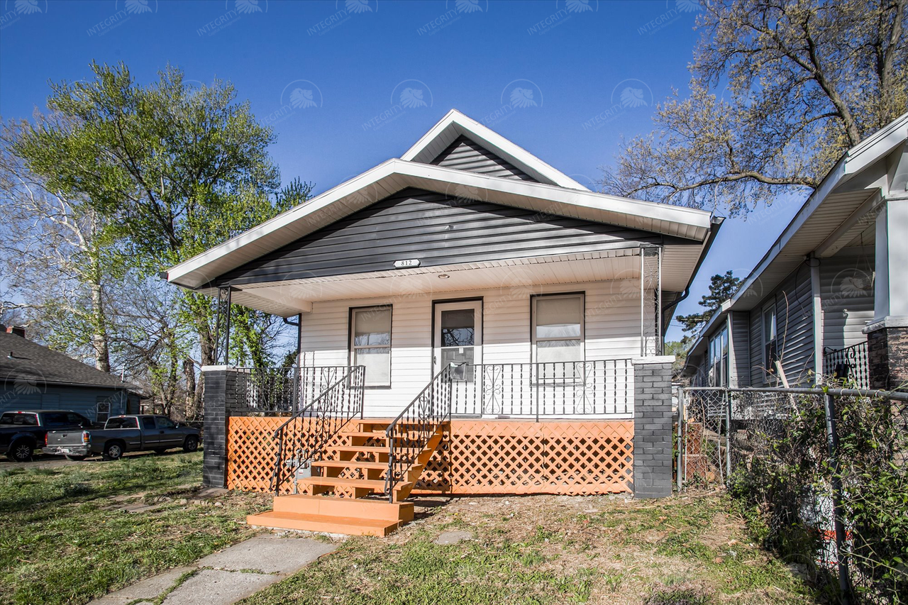 812 Monroe Ave - Photo 4 of 28