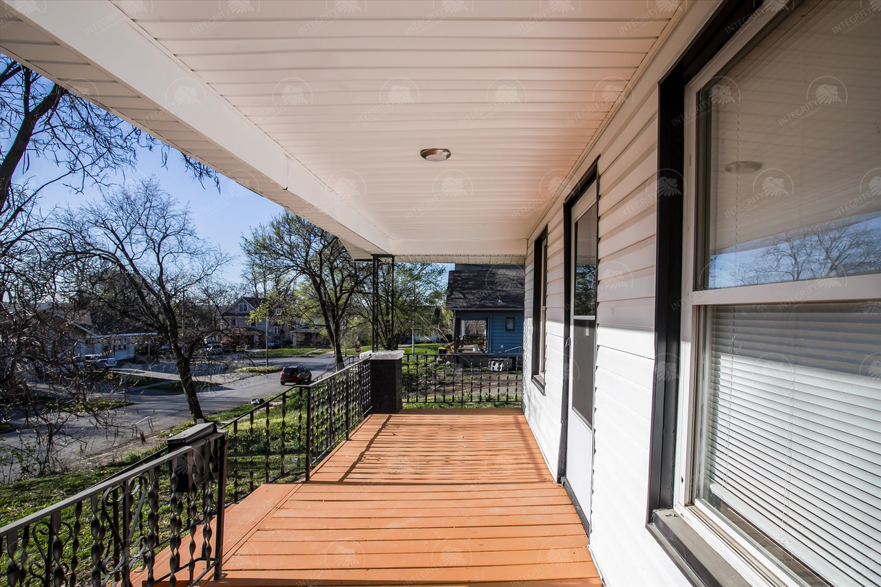 812 Monroe Ave - Photo 5 of 28