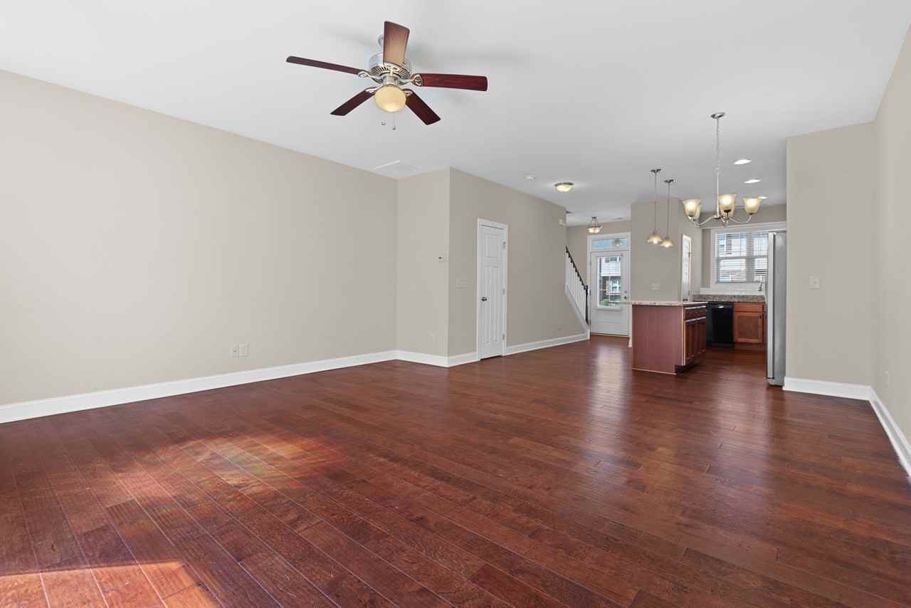 3950 Amelia Park Dr - Photo 3 of 20