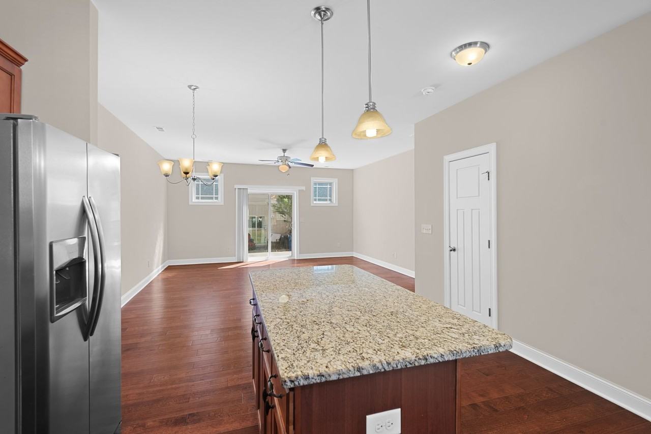 3950 Amelia Park Dr - Photo 5 of 20