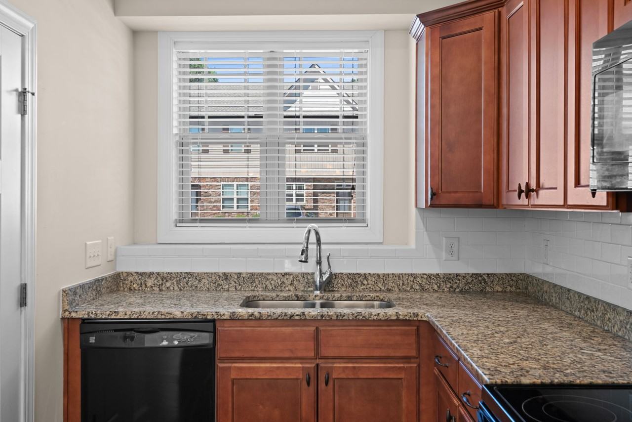 3950 Amelia Park Dr - Photo 6 of 20