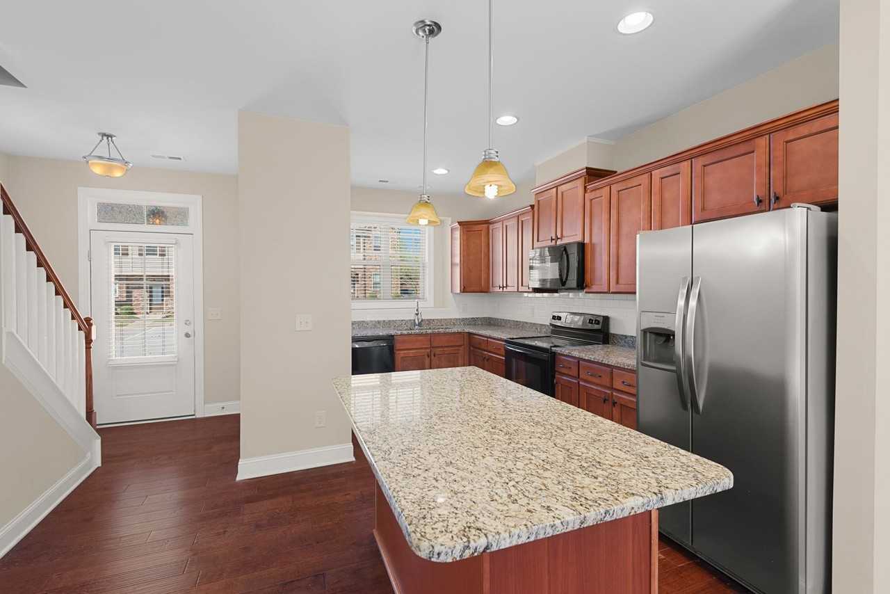 3950 Amelia Park Dr - Photo 7 of 20