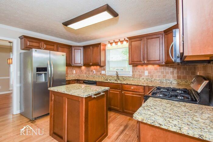4609 Pine Harbor Ct Ne - Photo 2 of 17