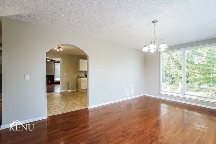 2600 Sailboat Ct - Photo 3 of 17