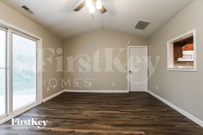 4080 Fairoaks Dr - Photo 3 of 15