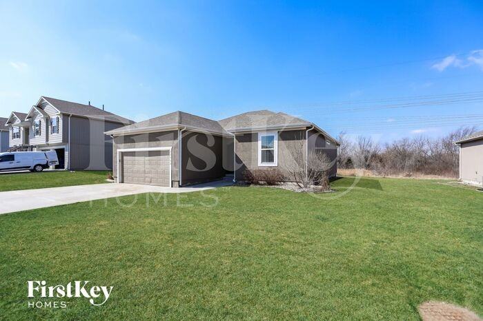 22002 Crystal Ave - Photo 2 of 15