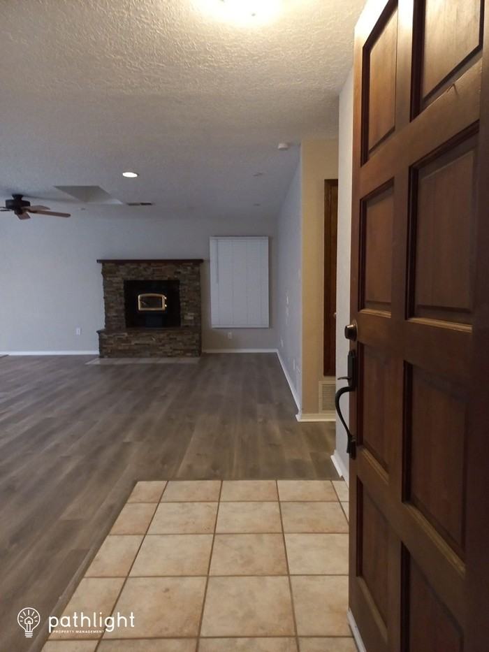 1416 Nemesia Pl Ne - Photo 2 of 20
