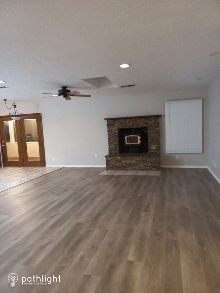 1416 Nemesia Pl Ne - Photo 3 of 20