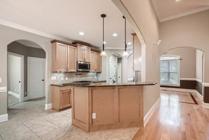 138 Sapphire Dr - Photo 3 of 19