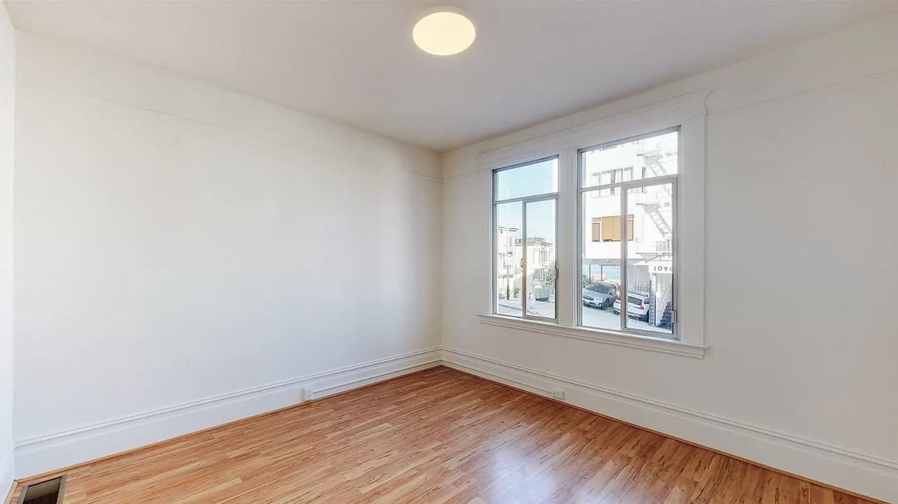 1059 Montgomery St - Photo 2 of 17
