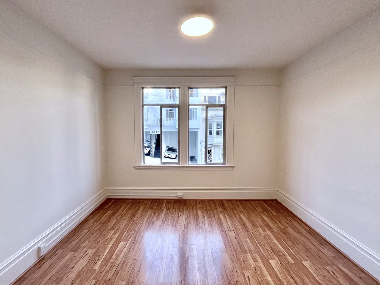 1059 Montgomery St - Photo 3 of 17